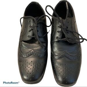 Deer Stags Ace wing tip shoe 3 1/2 big kids